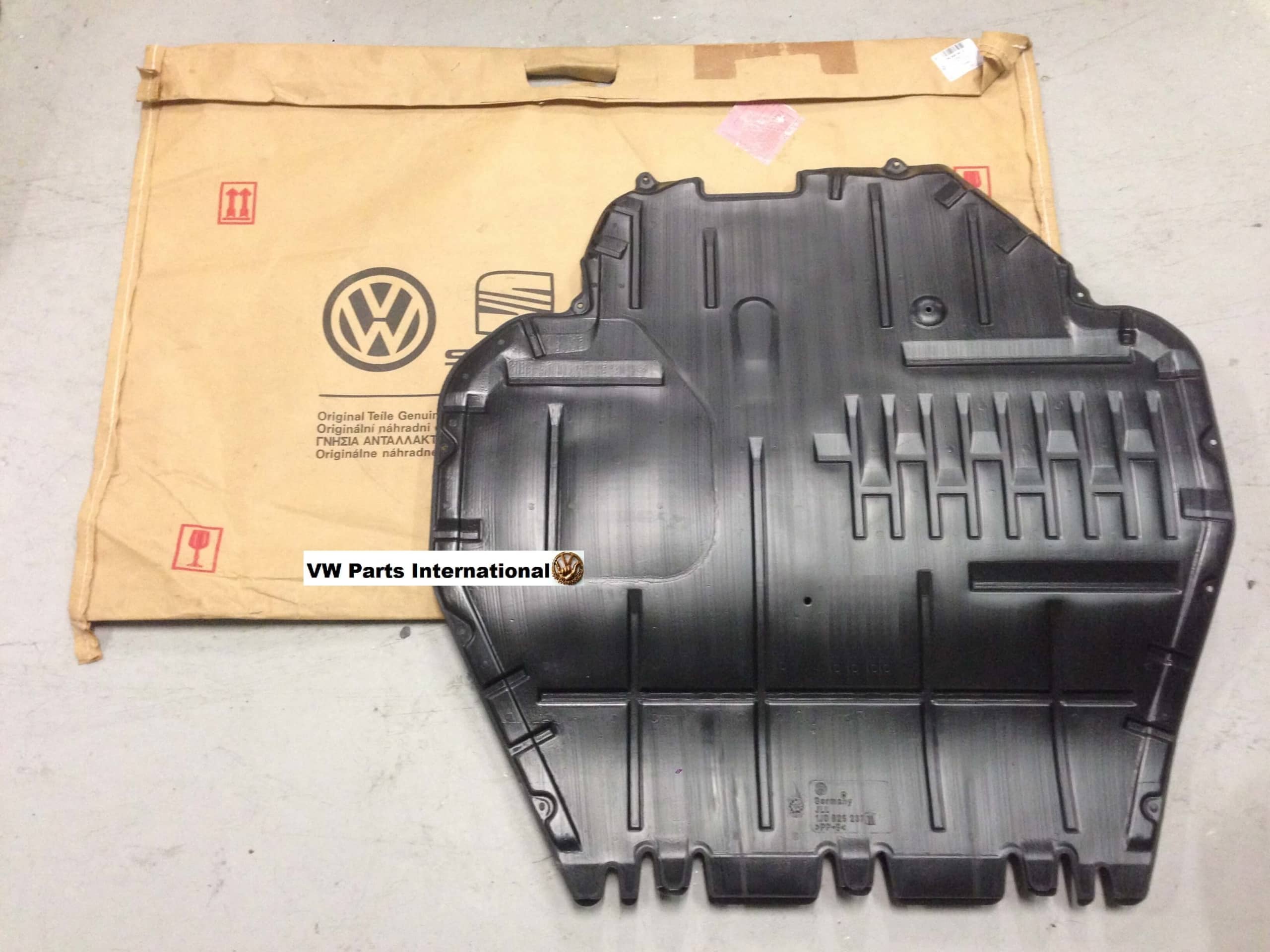 VW Golf MK4 Under Tray Engine Cover 1J0 825 237 M Genuine OEM VW Part