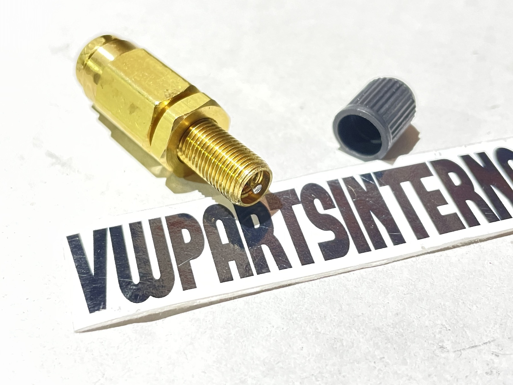 Air Lift Performance Push to Connect Inflation Valve PCT 1/4" Tube