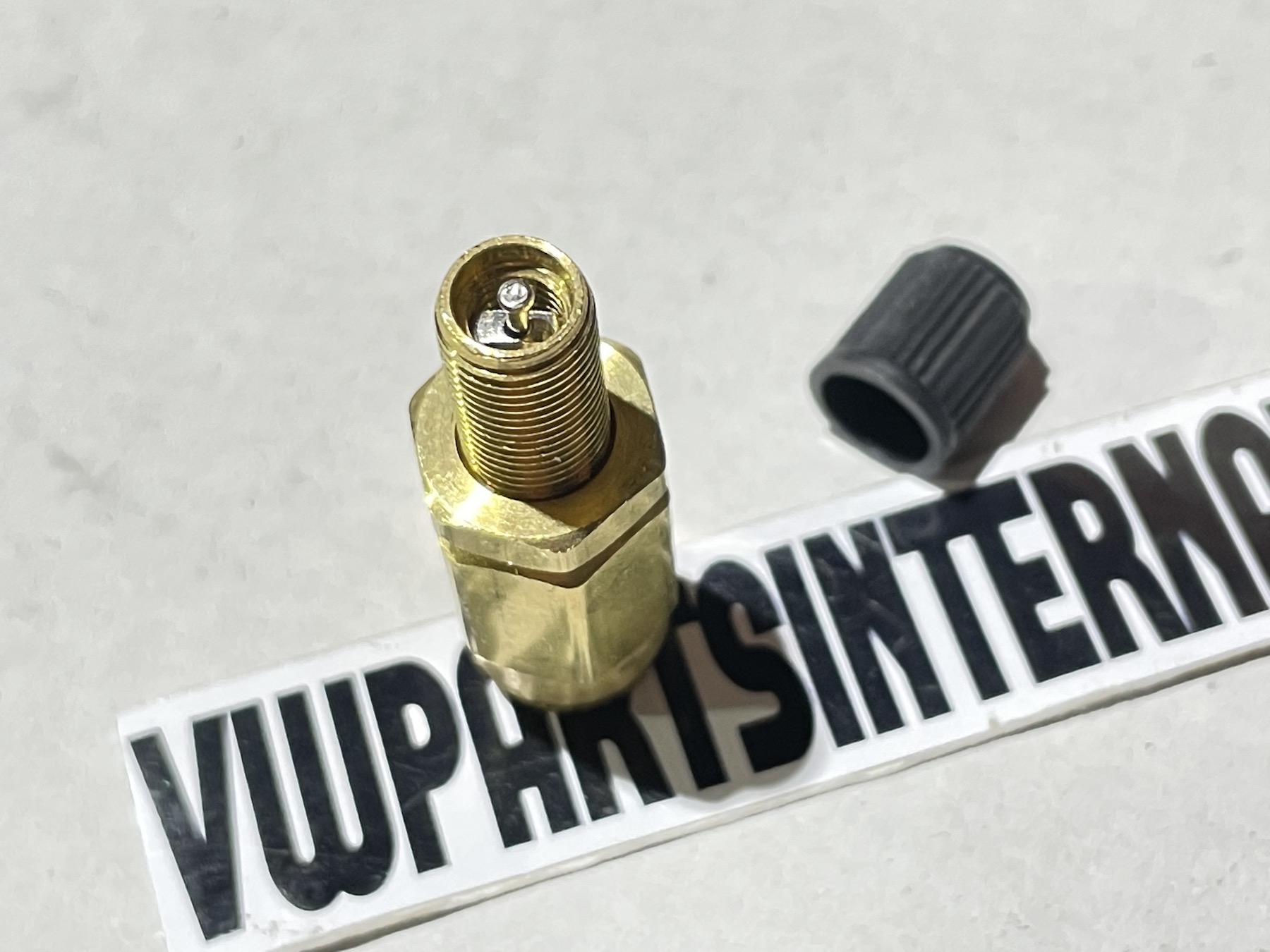 Air Lift Performance Push to Connect Inflation Valve PCT 1/4" Tube