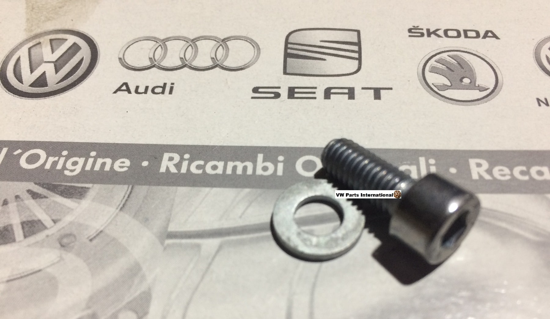 VW Golf MK4 R32 GTI Oil Dipstick Tube Pipe Fixing Bolt and Washer