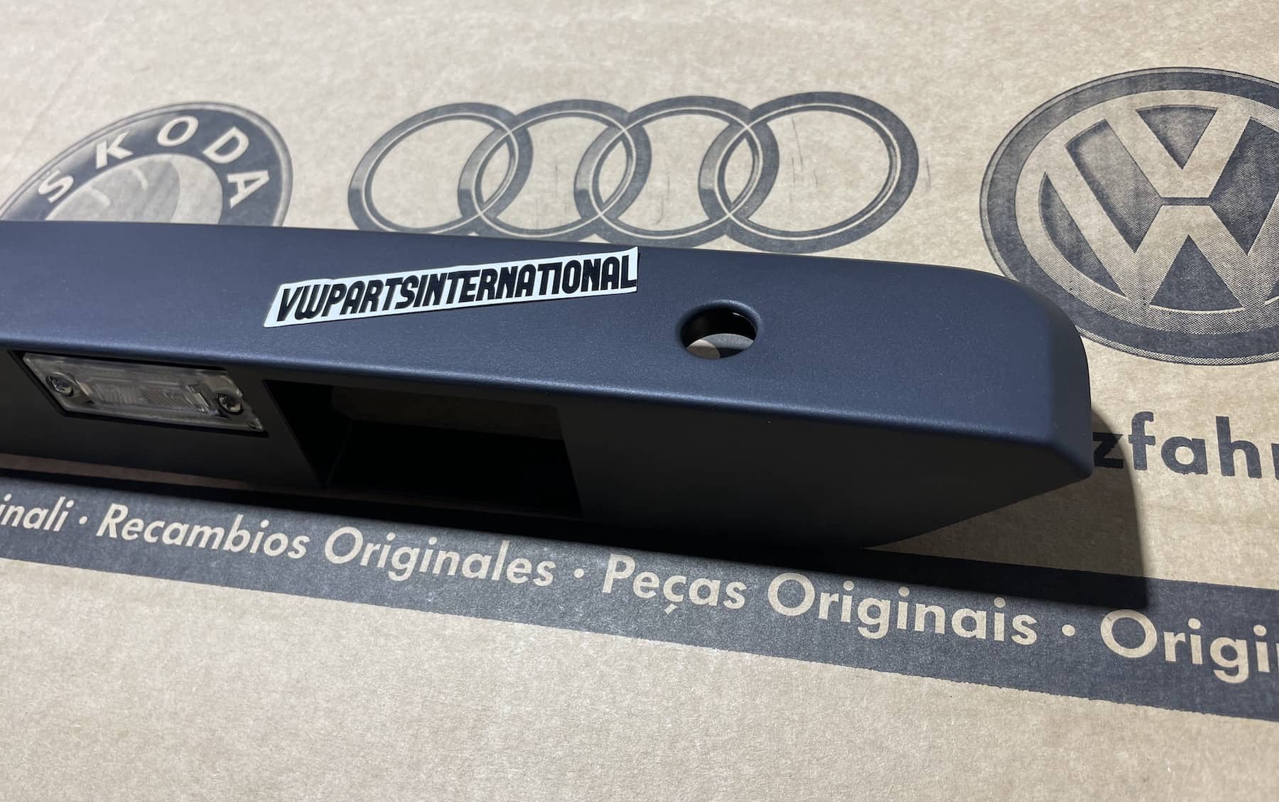 VW Transporter T5 Barn Door Rear Left Number Plate Light Housing Grip