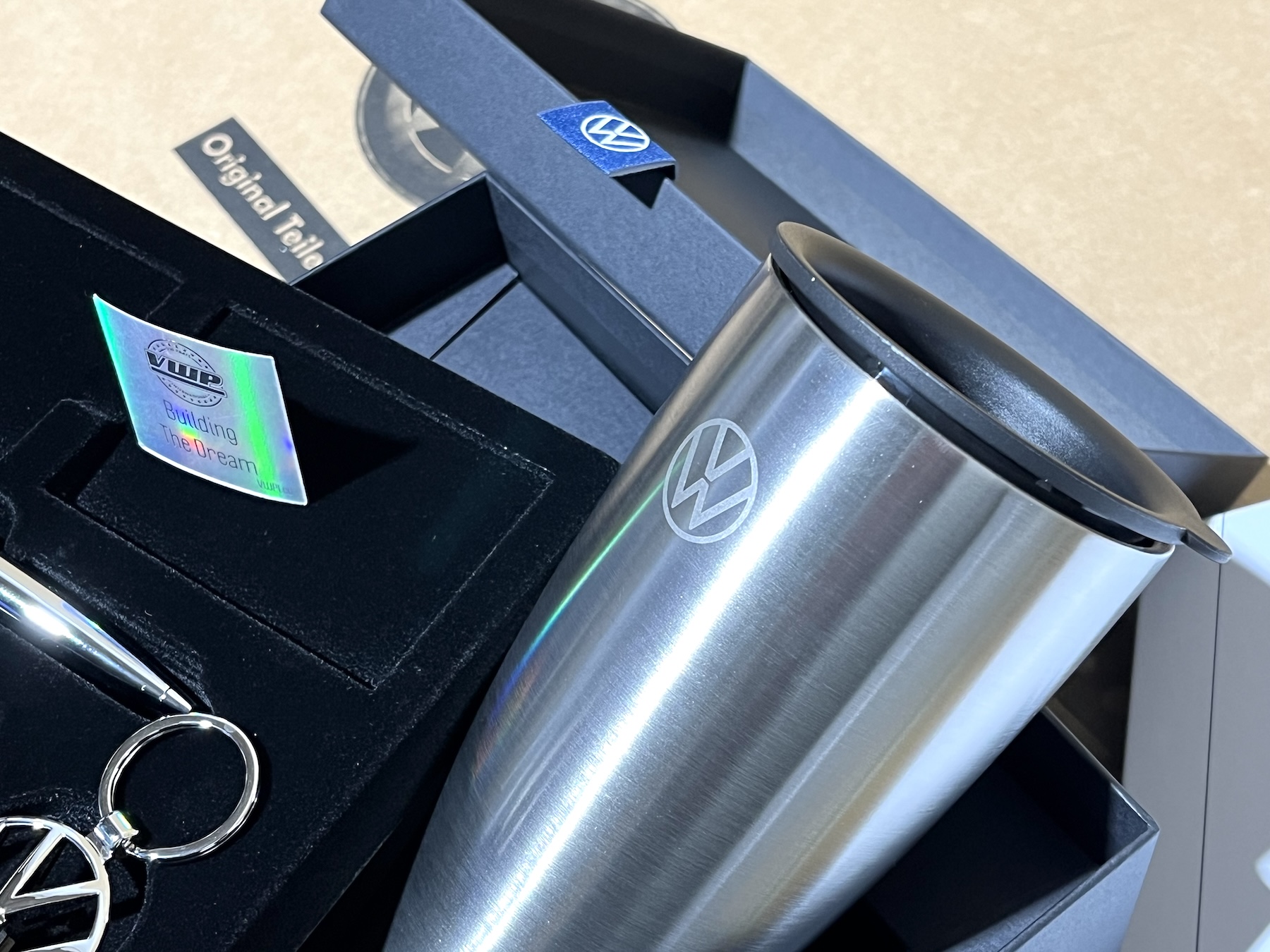 Volkswagen Owners Welcome Box Gift Set Keyring Travel Cup Pen His