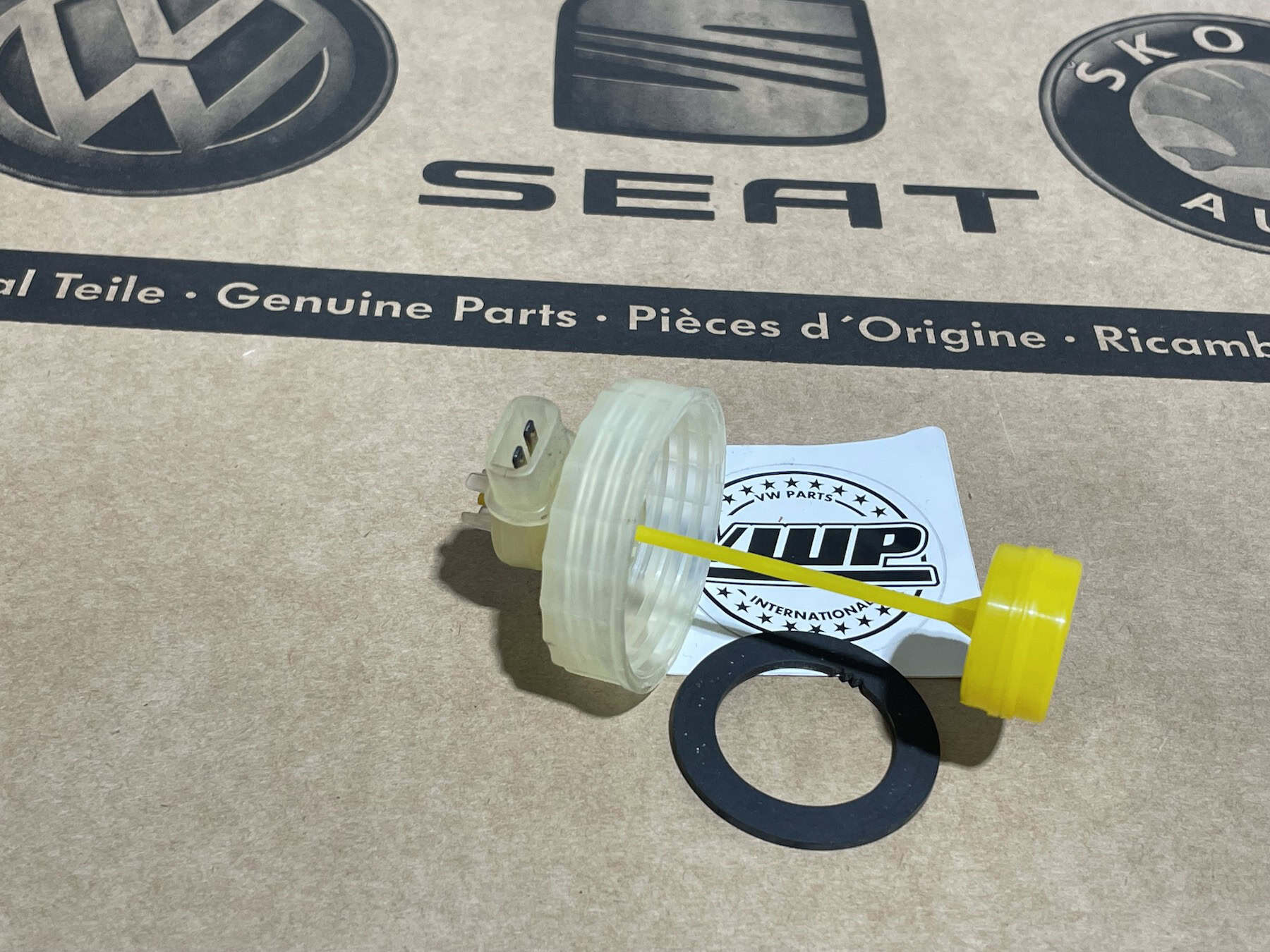 VW Golf MK3 Corrado Vento Passat Brake Fluid Reservoir Cap with Fluid