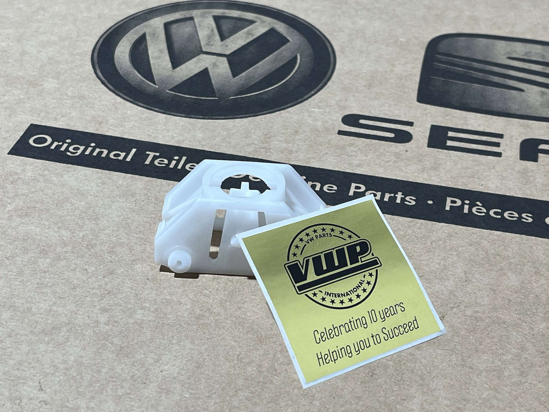 VW Golf MK5 MK6 MK7 Scirocco MK3 Brake Pedal Retainer Clip Genuine New