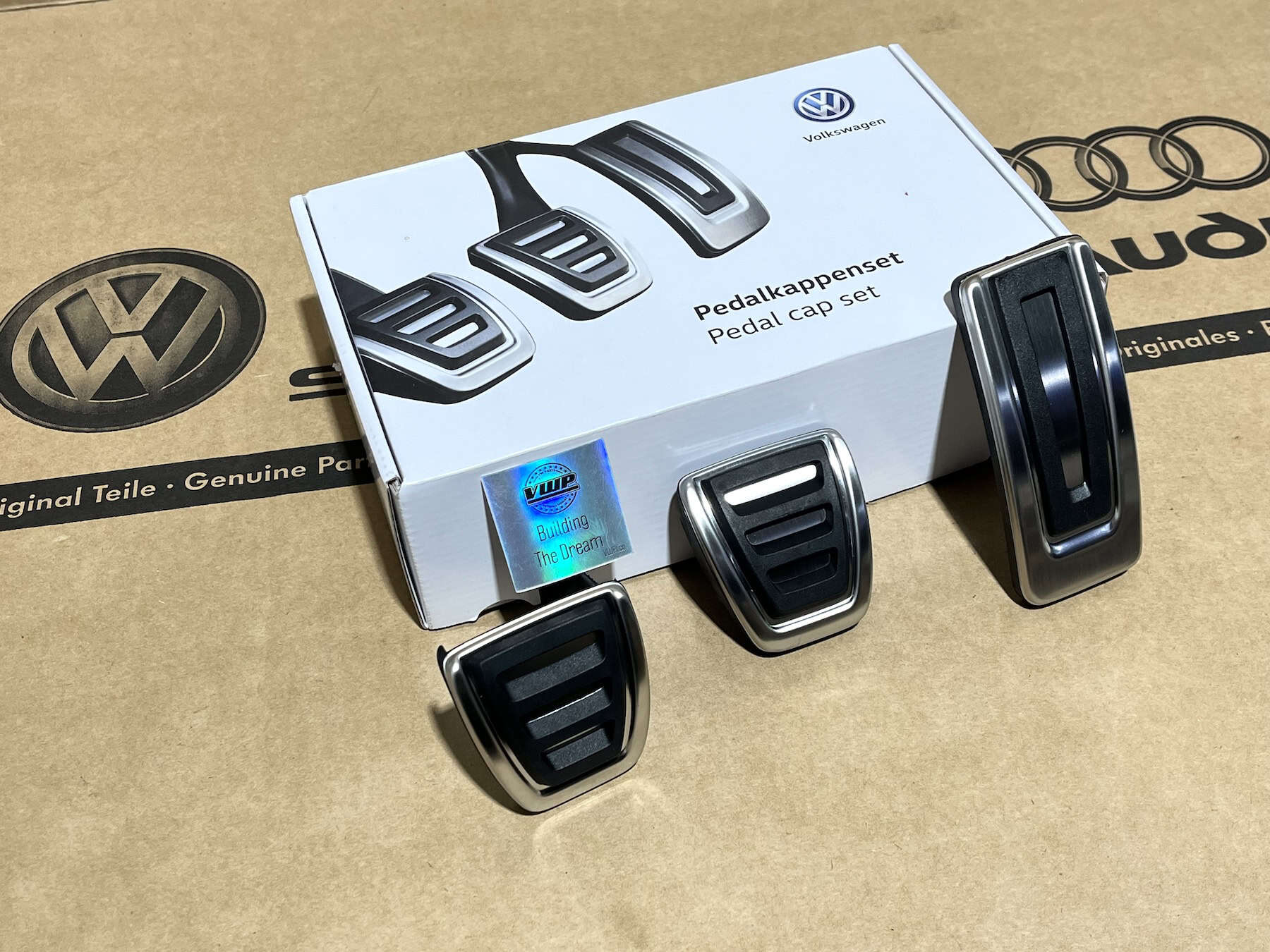 フォルクスワーゲン　パーツ　純正Volkswagen Pedal cap set NEW OEM VW Volkswagen Aluminum Pedal Caps Set For Golf Jetta