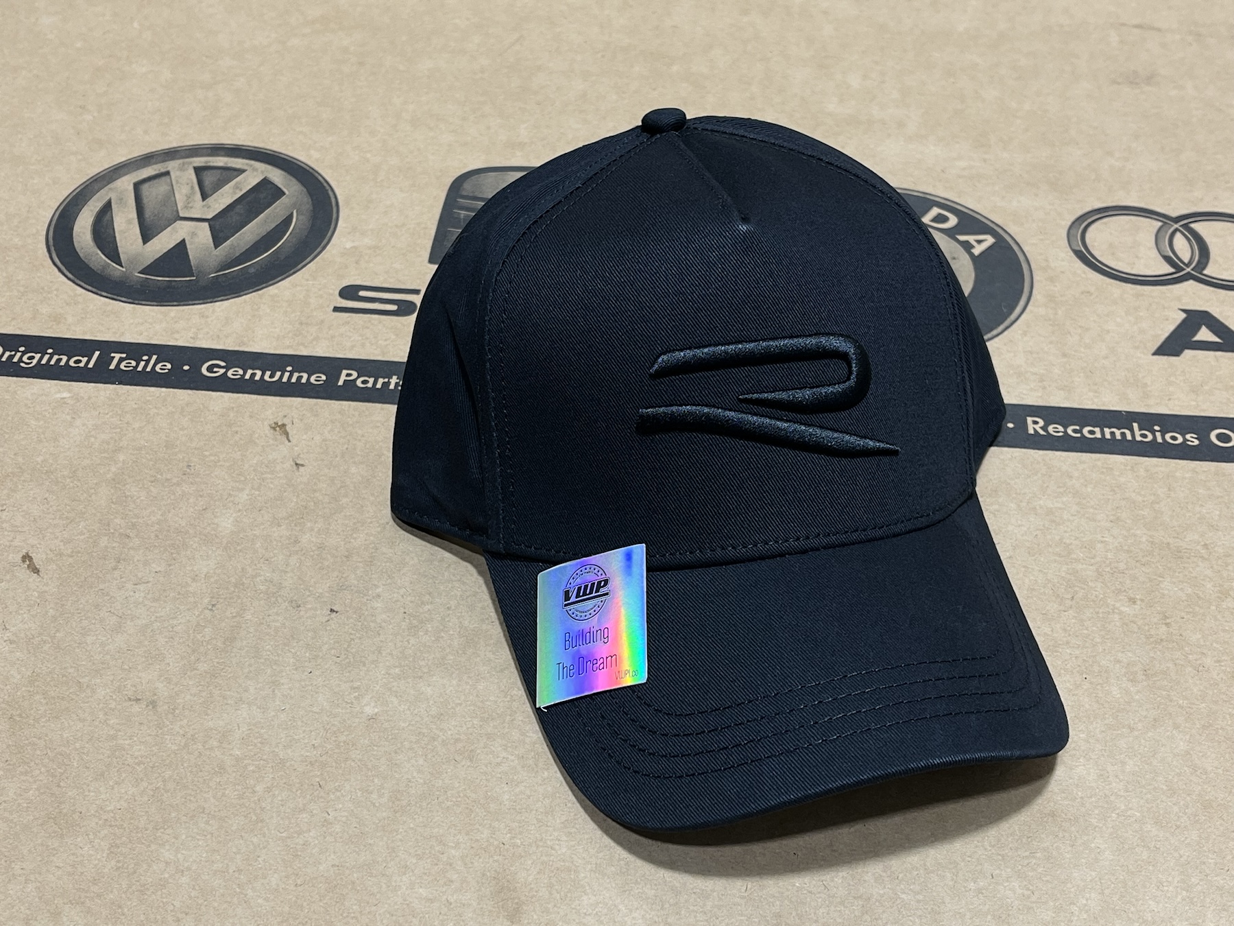 Cappello Baseball Volkswagen R – Nero, Logo Ricamato, Accessorio Originale OEM 5HG084300 - 2
